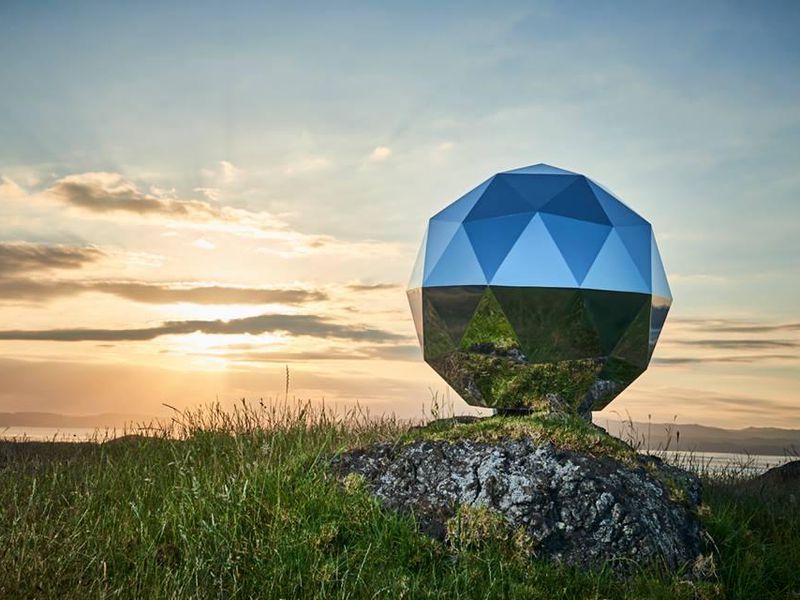 Glittery sphere